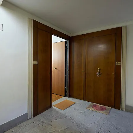 Crimson Lejlighed Rom