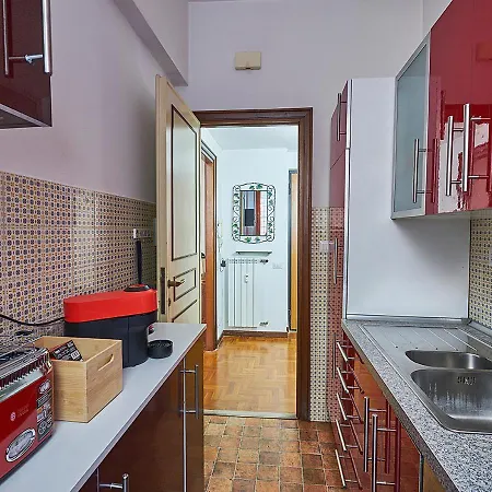 Crimson Lejlighed Rom